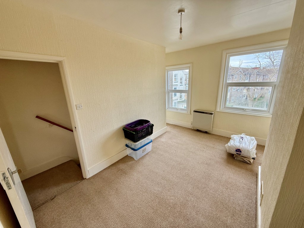 Lot: 30 - MIXED-USE DOUBLE-FRONTED BUILDING - 12 Grange Road - bedroom two